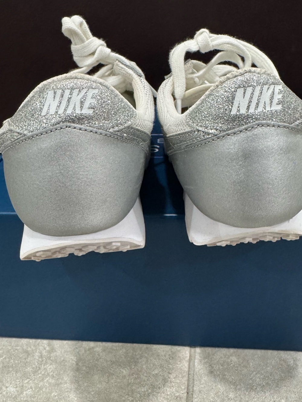 Size 7.5-Nike Women's Daybreak Metallic Silver DH4263-100 - Picture 4 of 7